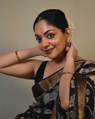 மாங்குயிலே பூங்குயிலே.. அஹானா கிருஷ்ணா! 