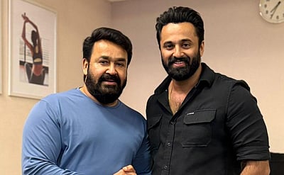 உன்னி முகுந்தனை பாராட்டிய மோகன்லால்!