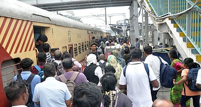 தட்கல் டிக்கெட் முன்பதிவு செய்ய ஆதார் கட்டாயம்! - புதிய விதிமுறைகள் என்ன?