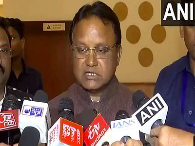 மர்ம நபர்களால் எரிக்கப்பட்ட சிறுமி உயிருக்கு போராட்டம்: தில்லி எய்ம்ஸ் மருத்துவமனைக்கு விமானத்தில் அழைத்துச் செல்லப்படுகிறார்!