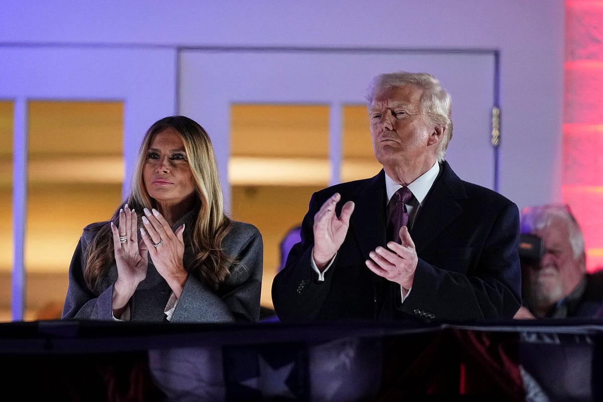 அமெரிக்காவின் 47-வது அதிபராக நாளை (திங்கட்கிழமை) பதவியேற்க உள்ள டிரம்ப் மற்றும் அரவது மனைவி மெலனியா டிரம்ப். அதிபராகப் டிரம்ப் பதவியேற்கும் சூழலில், இன்று முதல் டிரம்ப் நேஷனல் கோல்ஃப் கிளப்பில் கொண்டாட்டங்கள் களைகட்டியது.