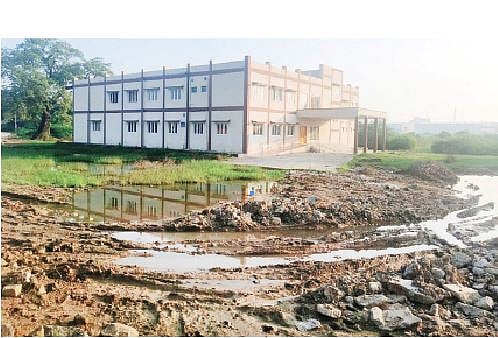 ரூ.4 கோ​டி​யில் கட்டப்​பட்​டு ஒன்றரை ஆண்டாக  பயன்பாட்டுக்கு வராத விபத்து, அவ​ச​ர​கால மருத்​து​வ​மனை!