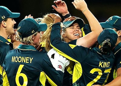 இங்கிலாந்தை வீழ்த்தி ஆஷஸ் தொடரை தக்கவைத்த ஆஸ்திரேலியா!