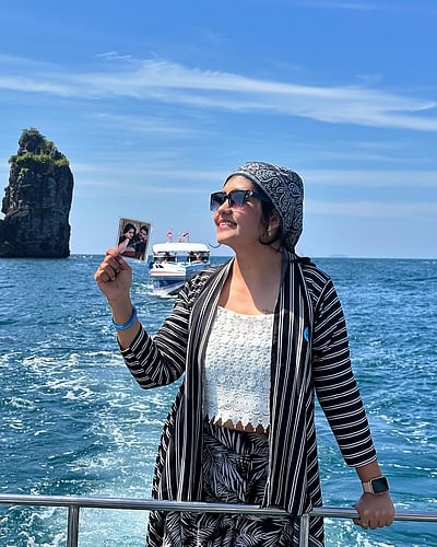 காதல் நினைவில்... ஸ்ருதி சண்முகப் பிரியா!