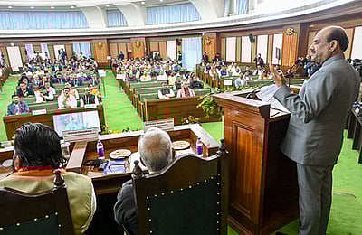 பேரவைகளில் குறைவான அமா்வுகள்: ஓம் பிா்லா கவலை