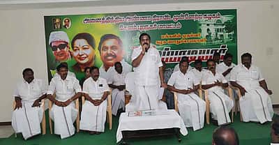 எடப்பாடி கே.பழனிசாமி 
தலைமையில் ஆலோசனைக் கூட்டம்
