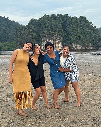 தாய்லாந்து தோழிகள்... ஐஸ்வர்யா லட்சுமி! 