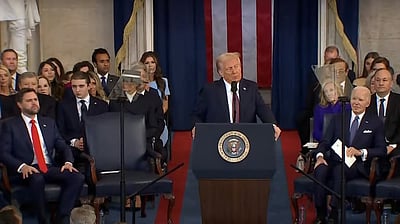 அமெரிக்கா்களின் நலனுக்காக வெளிநாடுகள் மீது கூடுதல் வரி: 
பதவியேற்புரையில் அதிபா் டிரம்ப்