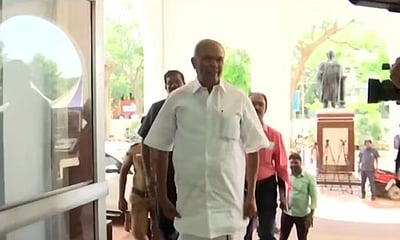 பேரவைத் தலைவா்கள் கூட்டம்:
மு.அப்பாவு வெளிநடப்பு