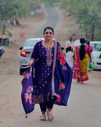 நடைப்பயணத்தில்... சுஜிதா!