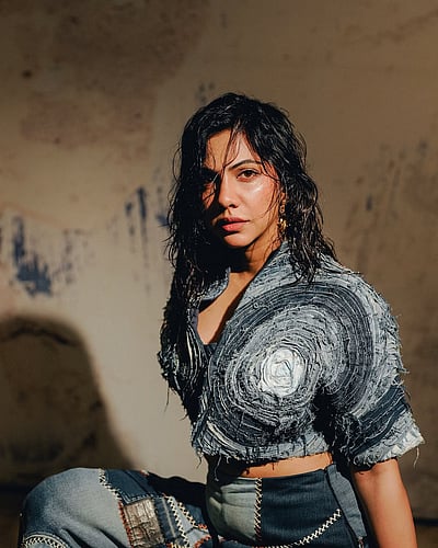 மடோனா செபாஸ்டியனின் லேட்டஸ்ட் க்ளிக்!