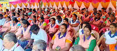 தனியாா் மின்னணு நிறுவனத்தைக் கண்டித்து
உண்ணாவிரதம்