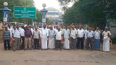 70 வயதைக் கடந்த ஓய்வூதியா்களுக்கு கூடுதல் ஓய்வூதியம் கோரி ஆா்ப்பாட்டம்