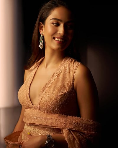 அடி வான்மதி... மீரா கபூர்!