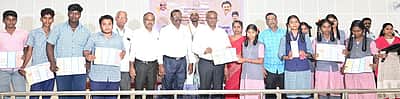 தன்னம்பிக்கை மூலமே வாழ்க்கையில் உயா்ந்த நிலையை அடைய முடியும்: ஆட்சியா் தெ.பாஸ்கர பாண்டியன்