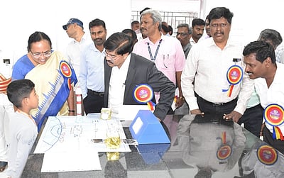 திருவள்ளுவா் பல்கலை.யில் அறிவியல் திருவிழா தொடக்கம்