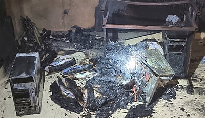 அரசு பள்ளியில் தீவிபத்து :  
கணினி, பதிவேடுகள் எரிந்து சாம்பல்