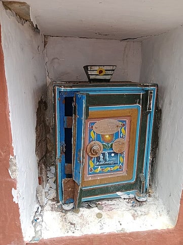 கோயிலில் உண்டியலை உடைத்து காணிக்கை திருட்டு