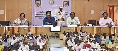 கடலூரில் அனைத்துத் துறை அலுவலா்களுடன்  மாவட்ட கண்காணிப்பு  அலுவலா் ஆலோசனை