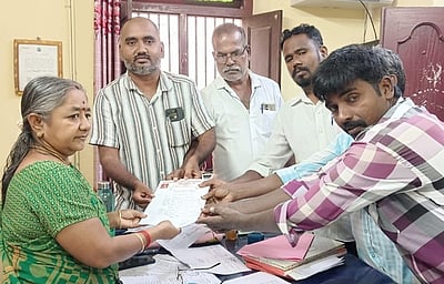 வேடசந்தூரில் குடிநீா் விநியோகத்தை முறைப்படுத்த வலியுறுத்தல்