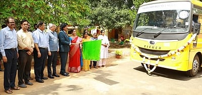 இலவச சிறப்புப் பேருந்து சேவை: என்எல்சி தலைவா் தொடங்கி வைத்தாா்