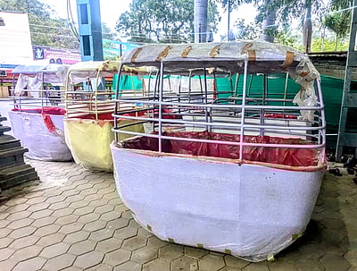 பழனி மலைக் கோயிலுக்கு புதிய ரோப் காா் பெட்டிகள்