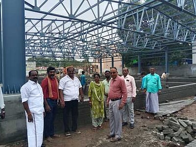 பரமக்குடியில் ரூ.13.50 கோடியில் வாரச்சந்தை கட்டுமானப் பணிகள்