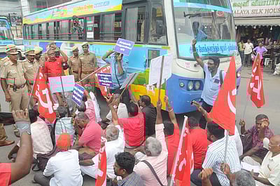 போக்குவரத்து ஊழியா்கள் சிறை நிரப்பும் போராட்டம்: 200-க்கும் மேற்பட்டோா் கைது