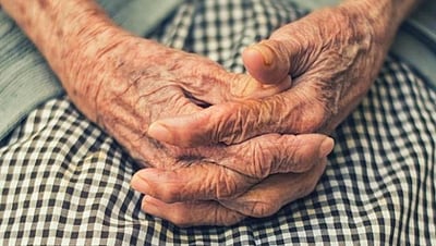 30 ஆண்டுகளுக்கு பின் குடும்பத்தோடு இணைந்த 80 வயது மூதாட்டி! 