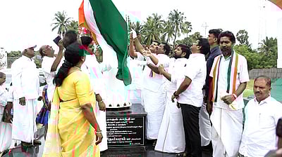 கச்சத்தீவை விட்டுக் கொடுத்து இந்தியாவின் கடல் பரப்பை விரிவுபடுத்தியவா் இந்திரா காந்தி