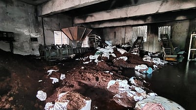 தென்னை நாா் தொழிற்சாலையில் தீ விபத்து