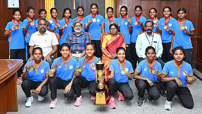 அகில இந்திய கால்பந்து போட்டியில் வெற்றி: அண்ணாமலைப் பல்கலை. அணிக்கு பாராட்டு