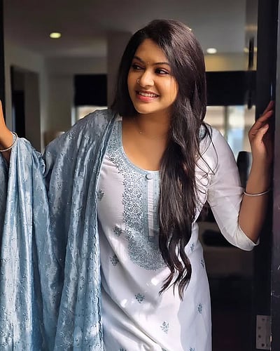 சன் கிஸ்... ரச்சிதா!