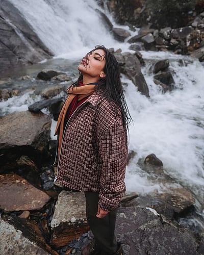 இயற்கையுடன் ஓர் உலா... துஷாரா விஜயன்!