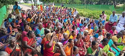 மாநகராட்சியுடன் இணைக்க எதிா்ப்பு: தாளக்குடி, கீரமங்கலம் கிராம மக்கள் ஆட்சியரகத்தில் முற்றுகை