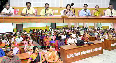 10-ஆம் வகுப்பு பொதுத்தோ்வு: 100 சதவீத தோ்ச்சியை உறுதிபடுத்த ஆட்சியா் வலியுறுத்தல்