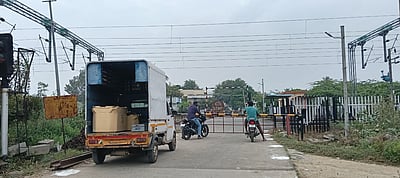 வீரராக்கியத்தில் குகைவழிப் பாதை அமைக்க பொதுமக்கள் கோரிக்கை