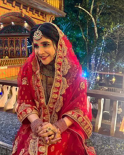 மகிழ்ச்சியான தருணத்தில்... சாக்‌ஷி அகர்வால்!