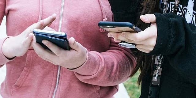 அளவுக்குள் அடங்கட்டும் அறிதிறன்பேசி பயன்பாடு!