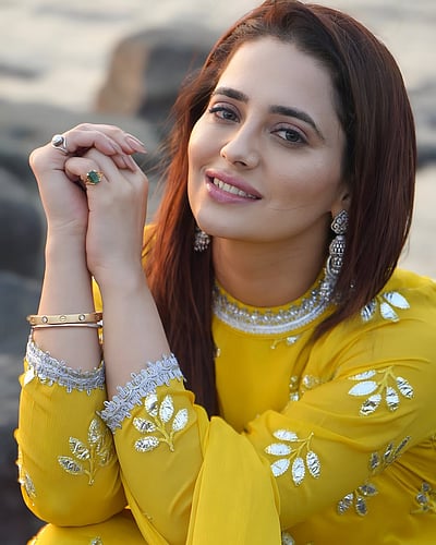 கடலோரக் கவிதையே.. பிரியங்கா ரேவ்ரி!