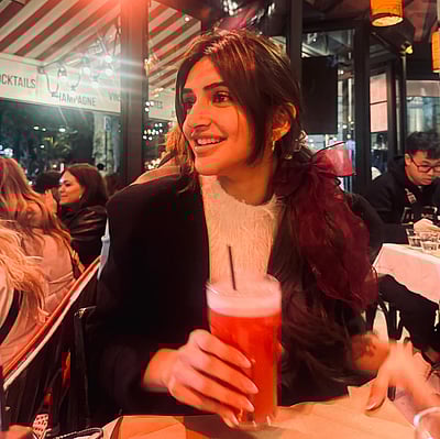 எந்தன் நெஞ்சில் நீங்காத... ஸ்ரீலீலா!