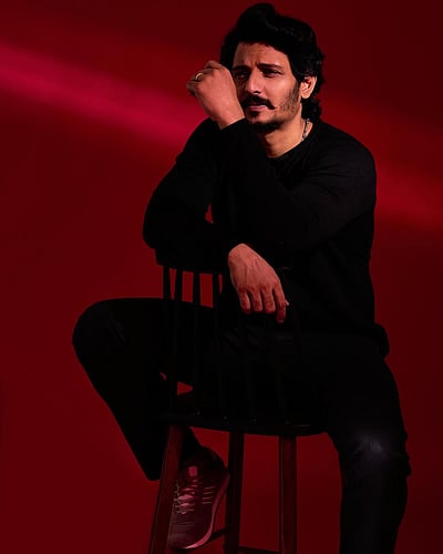 ஏழாம் வானத்தின் செஞ்சிவப்பு... ஜீவா!