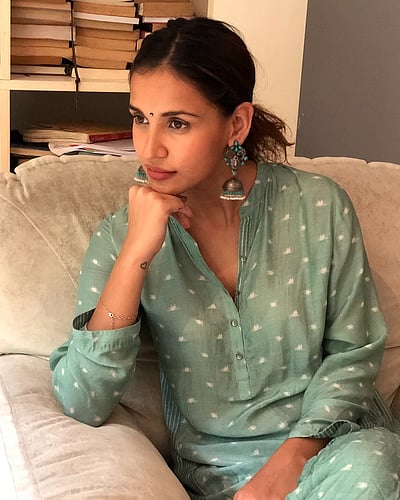 என்னமோ ஏதோ.. நேஹா ஷர்மா!