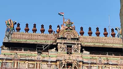 நடராஜர் கோயில் கோபுரத்தில் தேசியக் கொடி ஏற்றம்!