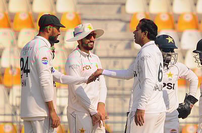 2-வது டெஸ்ட்: பாகிஸ்தானுக்கு 254 ரன்கள் இலக்கு நிர்ணயித்த மே.இ.தீவுகள்!