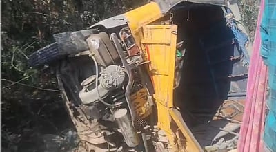 தெலங்கானா: லாரியில் இருந்த கம்பிகள் கார், ஆட்டோ ரிக்‌ஷா மீது விழுந்ததில் 4 பேர் பலி