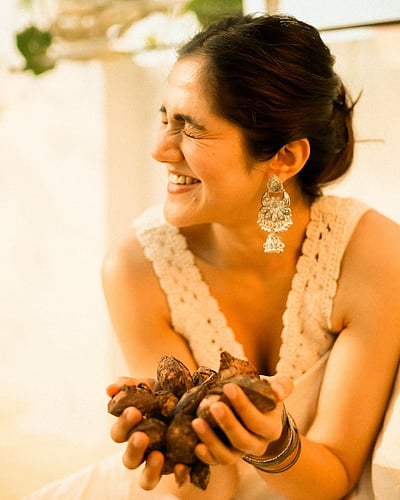 காட்டு மல்லி.. சிம்ரன் சௌத்ரி! 