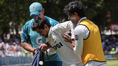 சாம்பியன்ஸ் டிராபி தொடரிலிருந்து பாகிஸ்தான் தொடக்க ஆட்டக்காரர் விலகல்!