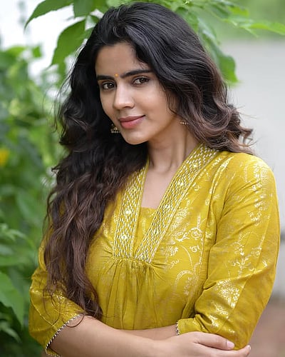 காதல் வருகை... செளந்தர்யா!