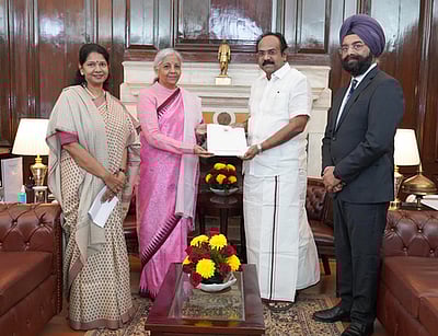 நரேகா தொழிலாளா்களுக்கு ரூ.1,056 கோடி நிலுவை ஊதியத்தை விடுவிக்க வேண்டும்:
மத்திய நிதியமைச்சரிடம் தமிழகம் கோரிக்கை